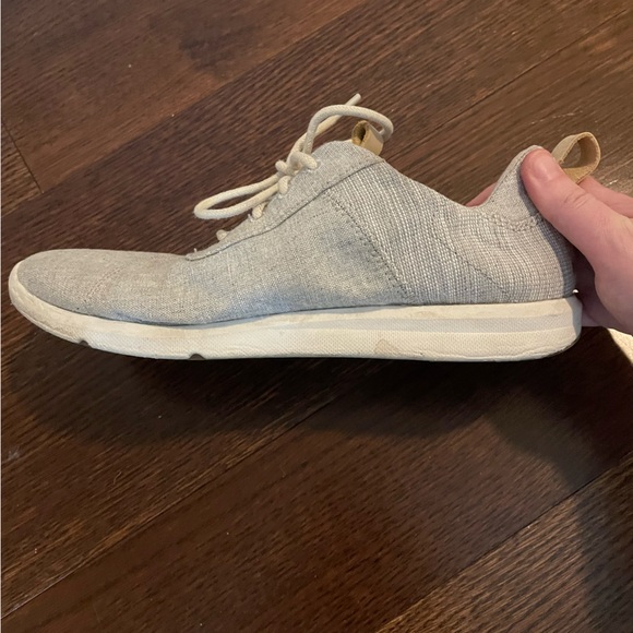 Toms grey (gray) sneakers - barely worn, like new! 7.5 - Picture 4 of 4